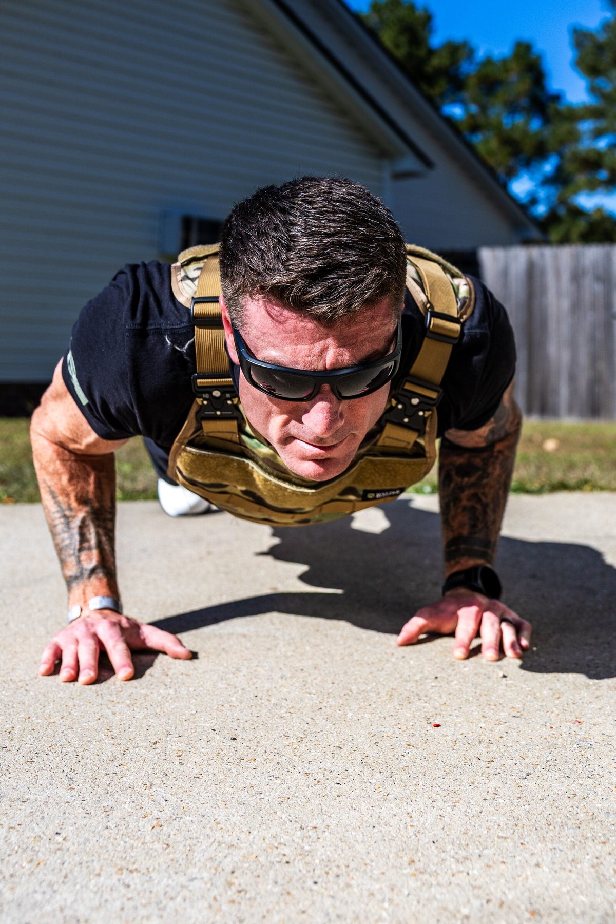 Dan Fahey of Gritty Soldier doing weighted vest push-ups in the Battle Bunker Hybrid Weight Vest MK2